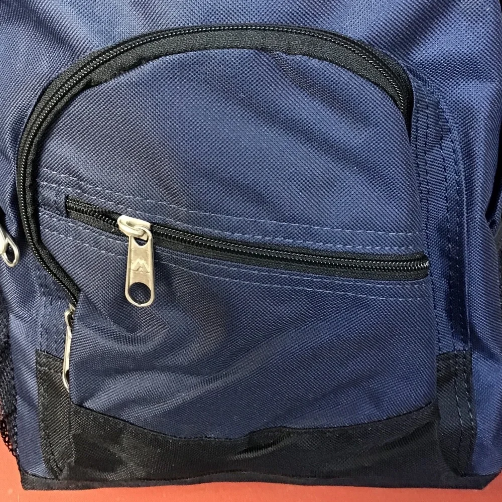 NWOT Stylish Unisex Everest Small Backpack in the Color Navy Blue